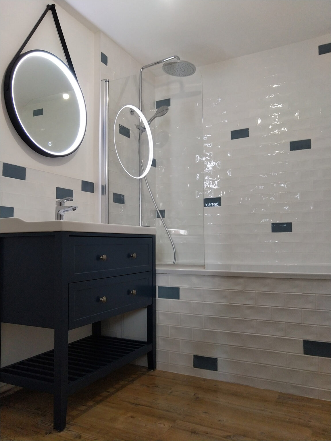 salle de bain moderne et neuve